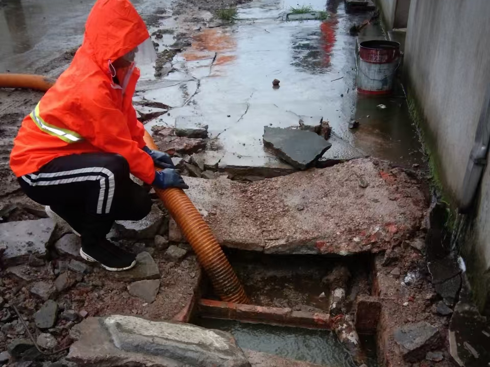 临淄专业清理污水池 炜誉市政以规范流程守护城市 “肠道”